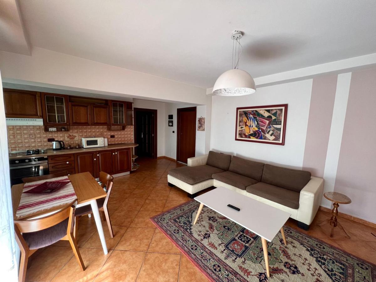 Apartment In Skanderbeg Square - Tirana Center 1 外观 照片